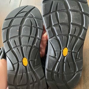 Women’s Chacos-Black. Nearly brand new.